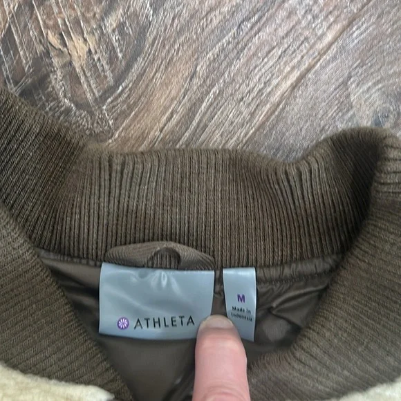 Athleta Responsible Down Tundra Sherpa Puffer Vest Womens Size Medium - Picture 7 of 14